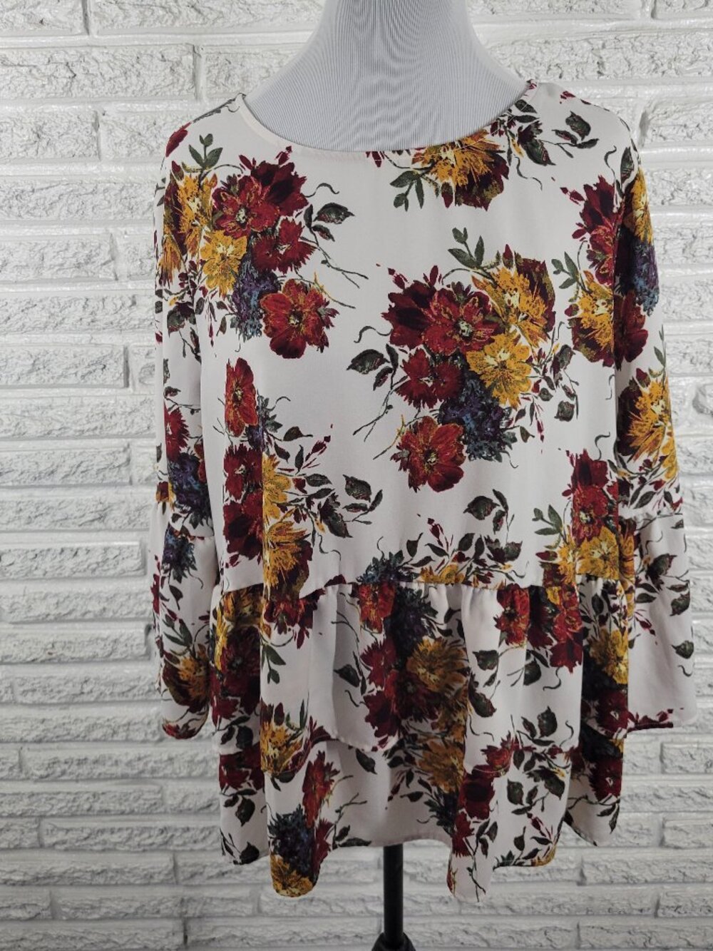 Time & Tru XXL Top Red Gold Floral Bell Sleeve Blouse Back Keyhole Plus FLO239XE